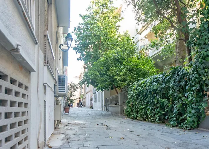 Pan\'S Cave Studio In Plaka